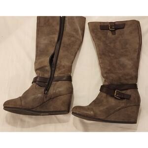 City Classified Taupe Knee High Wedge Boots Buckle Strap Detail Women's Size 9